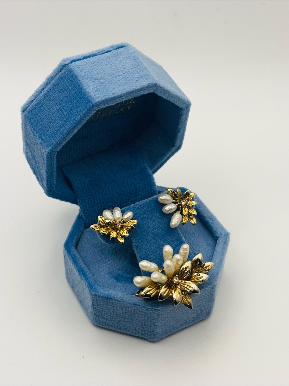 Vintage Gold Tone Floral Freshwater Pearl Brooch & Earrings Set - NWOT